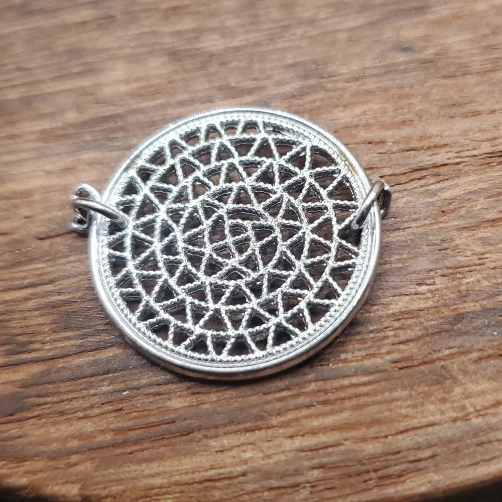 Sunburst lace‎ pendant